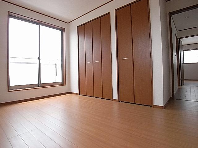 Non-living room. The photograph is a property of the same manufacturer and construction