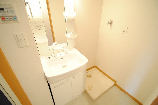 Washroom. Same properties similar photos