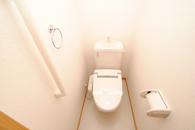 Toilet. Same properties similar photos