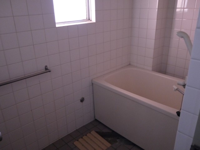 Bath. Bathroom with window