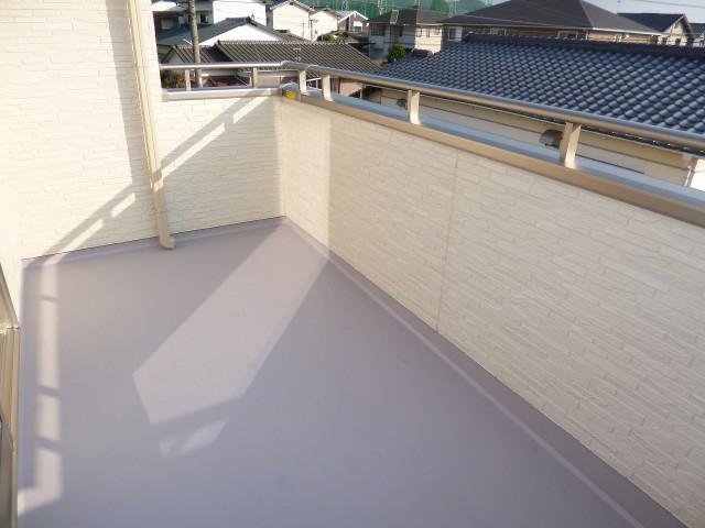 Other introspection. Spacious balcony