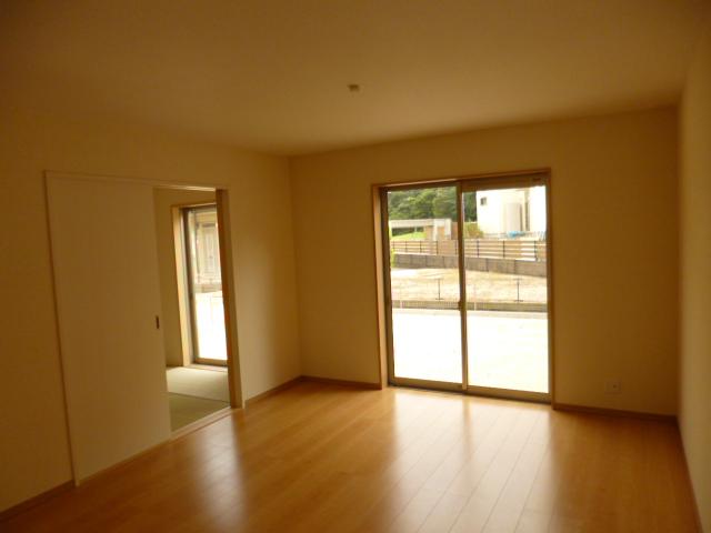 Same specifications photos (living)