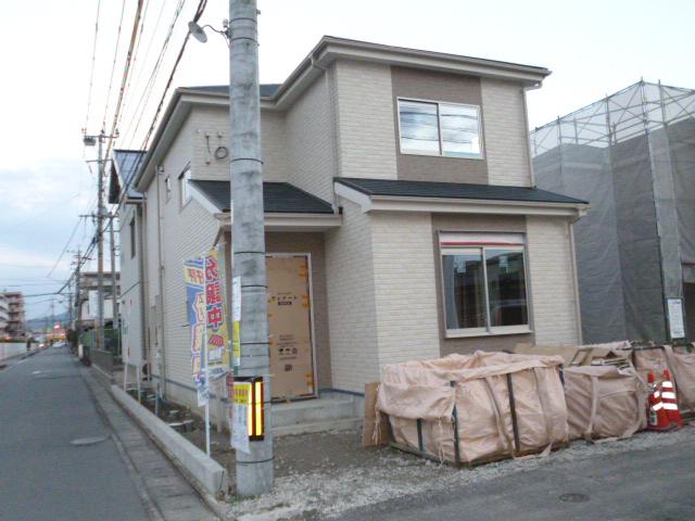 Local photos, including front road. Local (12 May 2013) Shooting