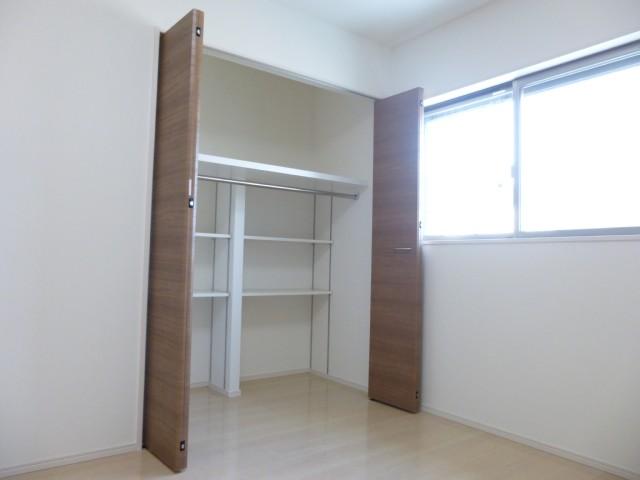 Compartment figure. Same construction company similar type photo