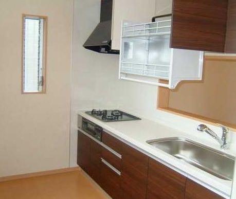 Same specifications photo (kitchen). The photograph is the same type.