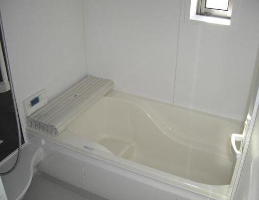 Same specifications photo (bathroom). The photograph is the same type.
