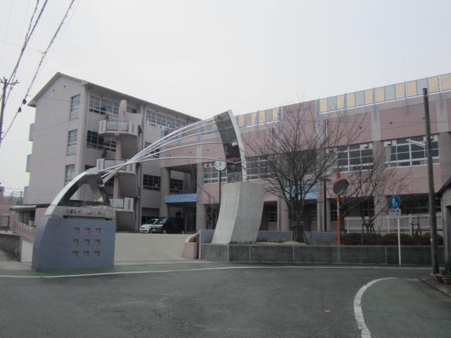 Primary school. 821m to Kurume Municipal Torigai elementary school (elementary school)