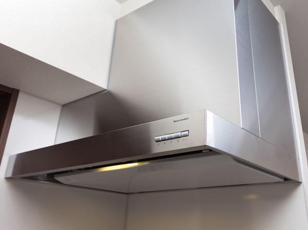 Kitchen.  [Range food] It is a large range hood with excellent flue gas effect. So as not taken the outside air directly, The exhaust duct is equipped with a valve.