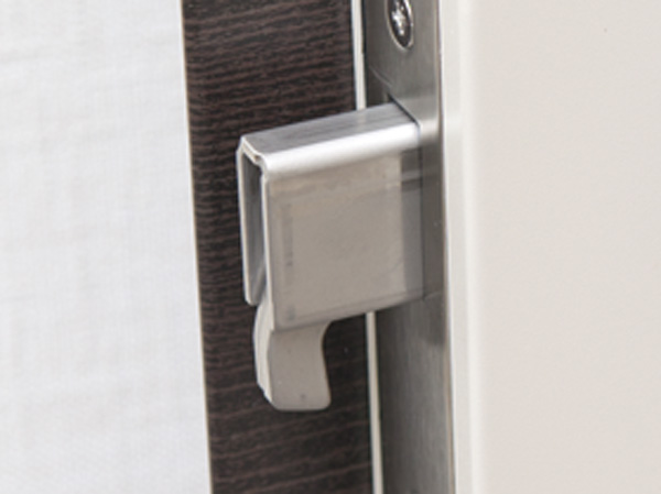 Security.  [Sickle dead lock + eye plate-integrated specification] Is effective for aggressive pry-open, such as a bar. In addition it is safe in addition to the dead bolt is not visible from the gap between the door and the frame and eye plate-integrated specification.