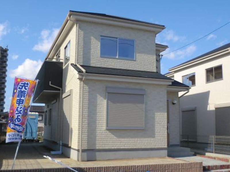 Local appearance photo. 4 Building