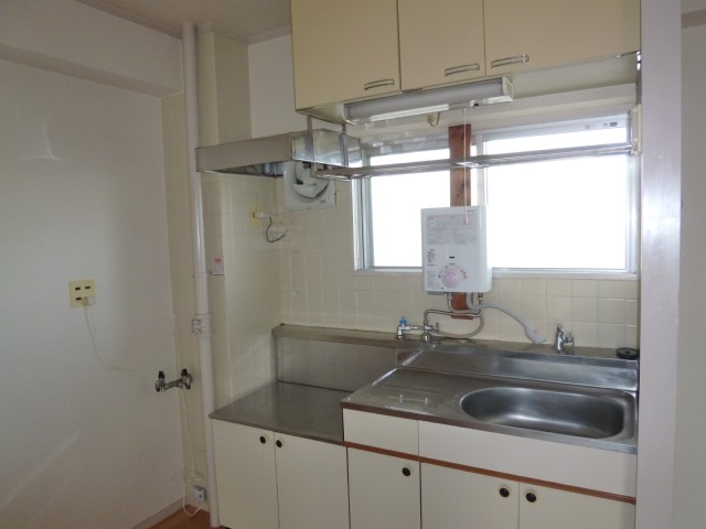 Kitchen. It is stove installation Allowed