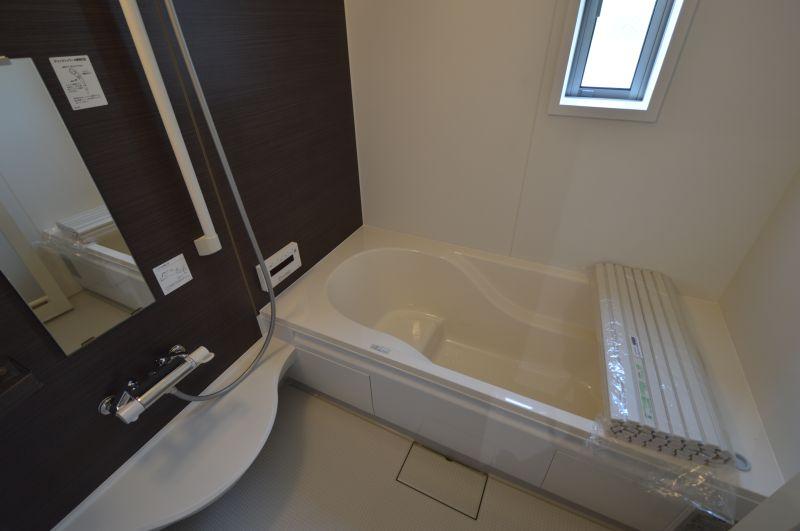 Bathroom. Building 2 Introspection (Since the photo will be the same type type, Please see as your reference. )