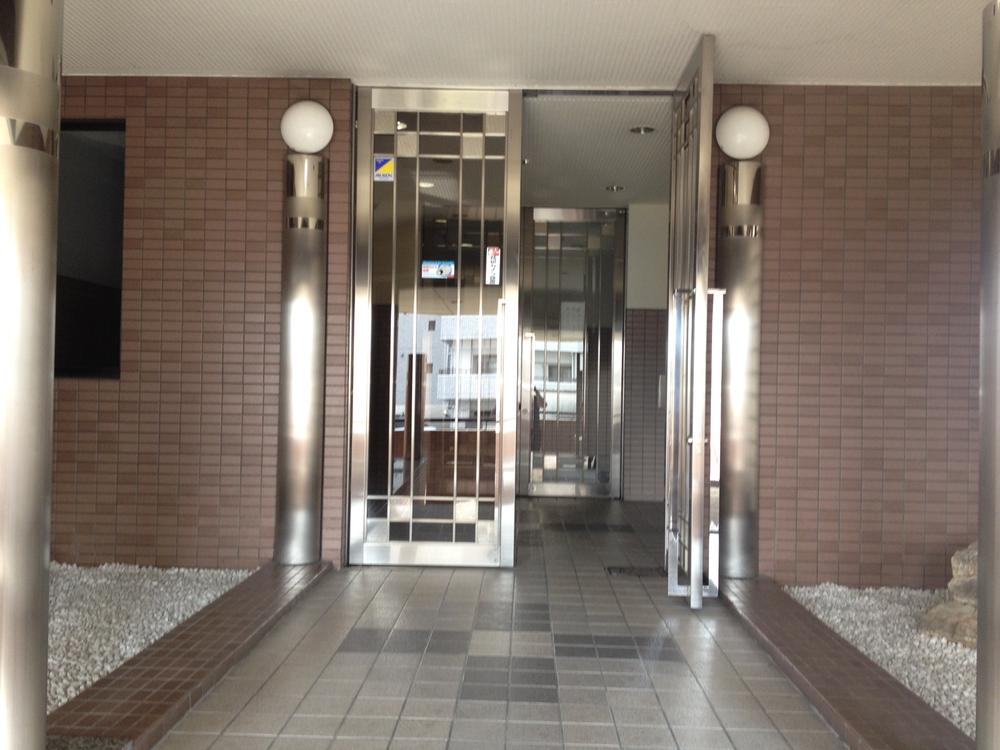 Entrance. Common areas