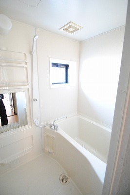 Bath. Same property Image Photos