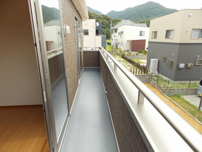 Balcony. The south side is with a wide balcony (^_^) /  The best is to hang out futon! !