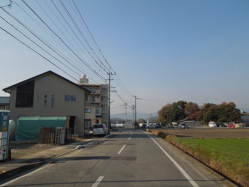 Local photos, including front road. Local Road photo (^_^) / ~