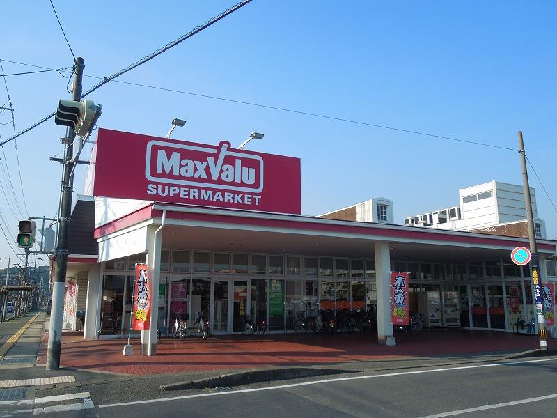 Supermarket. It is within 5 minutes by bicycle also 700m shopping until Makkusubaryu! !