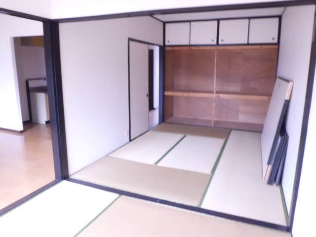 Other room space. Japanese-style room 2 is room. 