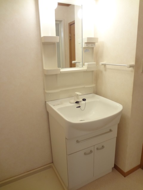 Other room space. It is a wash basin with cleanliness