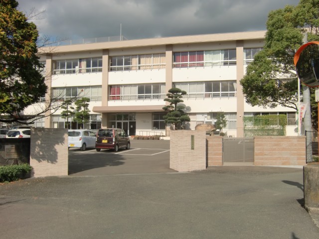 Primary school. Hongo 300m up to elementary school (elementary school)