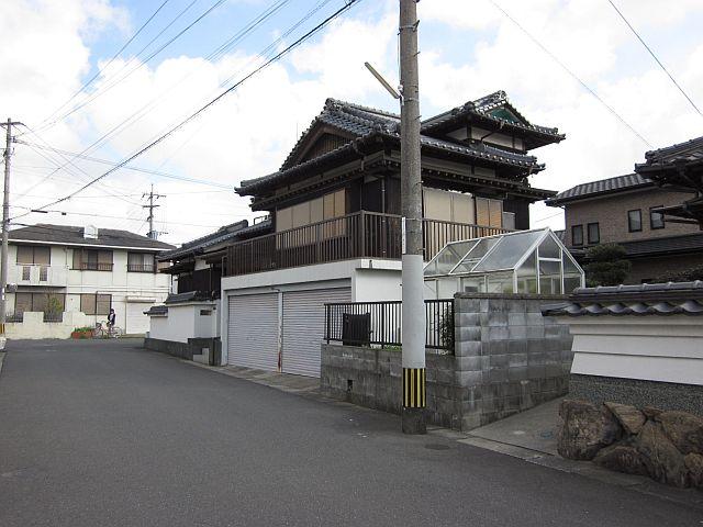 Local appearance photo. Parking 2 cars with garage! 