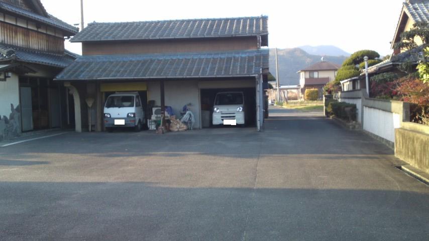 Parking lot. Parking Lot ・ barn