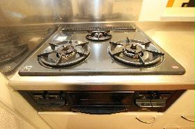 Kitchen. Gas stove 3-neck With grill