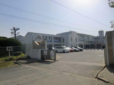 Primary school. Municipal Akama to elementary school 1040m