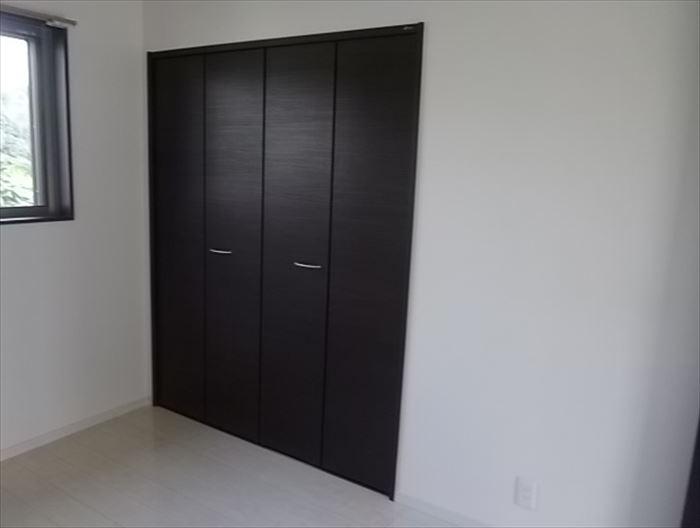 Non-living room. Western-style with a 1F closet