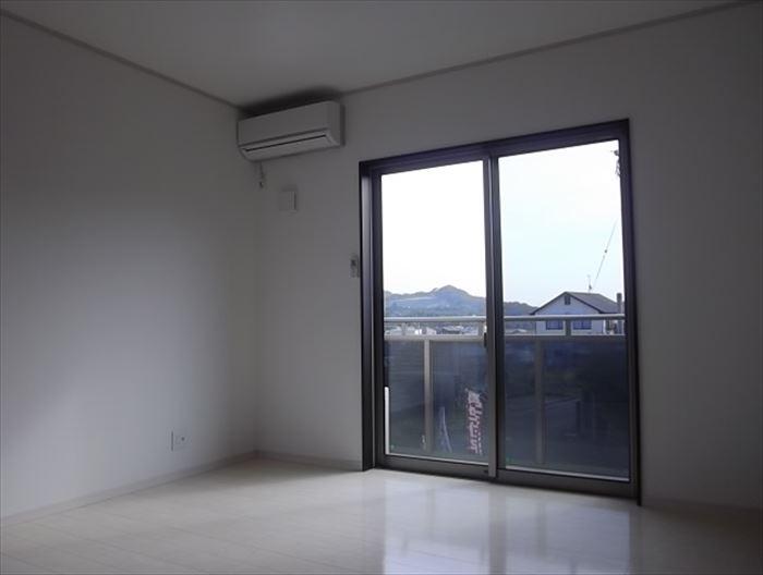 Living. 2F sunny living