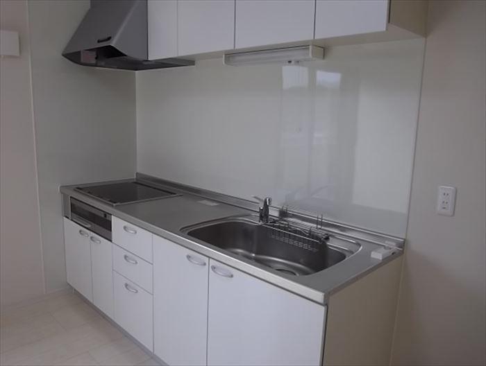 Kitchen. Compact kitchen of 2F white keynote