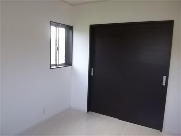 Non-living room. Western-style 2F a large closet