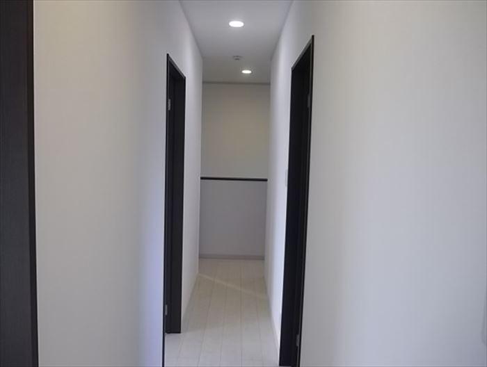 Other introspection. Bright hallway 2F white keynote