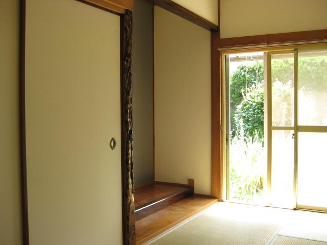 Non-living room. Overlooking the green garden, Slowly relaxing Japanese-style room. 