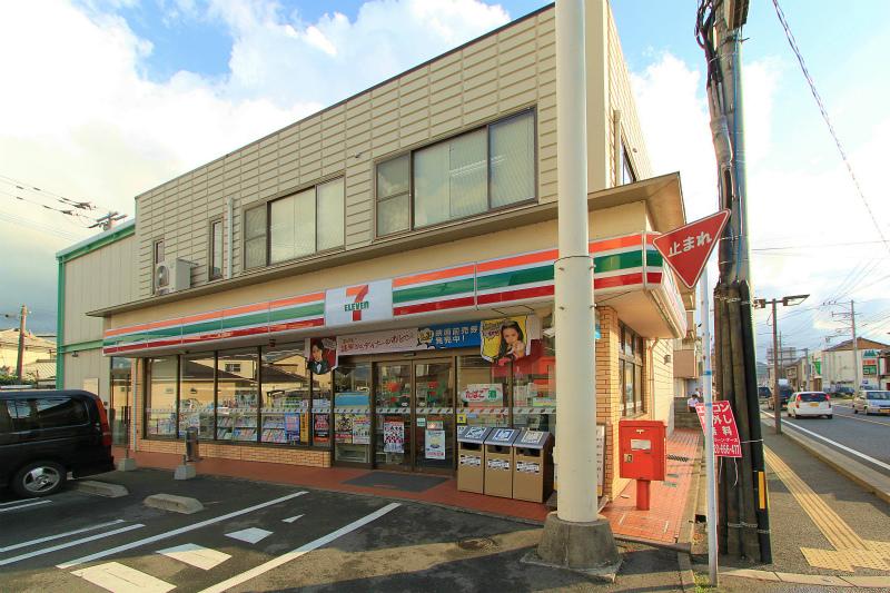 Convenience store. 3009m until the Seven-Eleven Munakata Togo shop