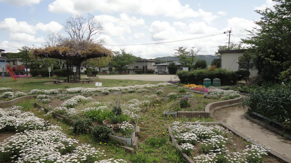park. Jiyugaoka 75m to No. 9 Park . You can also enjoy the view from the hill. 