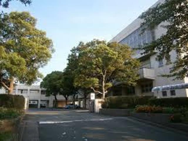 Junior high school. A 5-minute Munakata Municipal Hedong 1706m car until junior high school