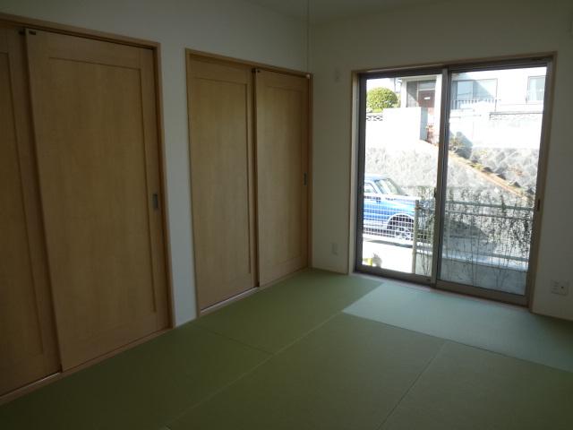 Other local. Storage also excellent! Relaxation of Japanese-style room