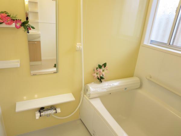 Bathroom. Brand new Slowly it bath time in the Panasonic unit bus