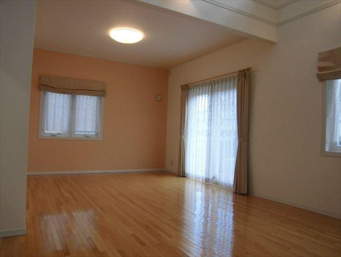 Living. Spacious living