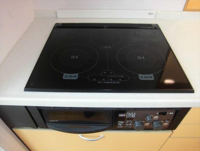 Kitchen. Convenient IH stove