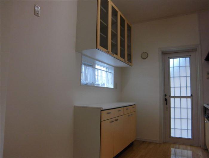Kitchen. Hanging cupboard storage enhancement