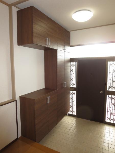 Entrance. Spacious entrance. Since we established the new large shoes BOX, It can be stored a lot!