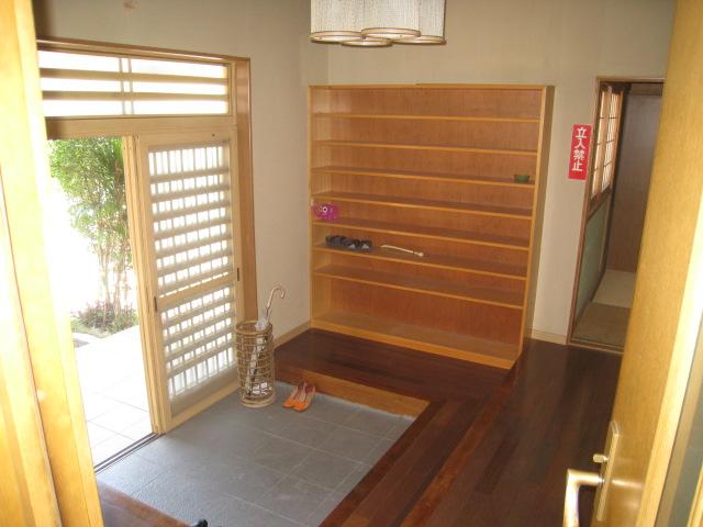Entrance. Main hall building introspection
