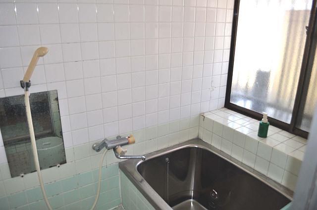 Bathroom. Bright bathroom!
