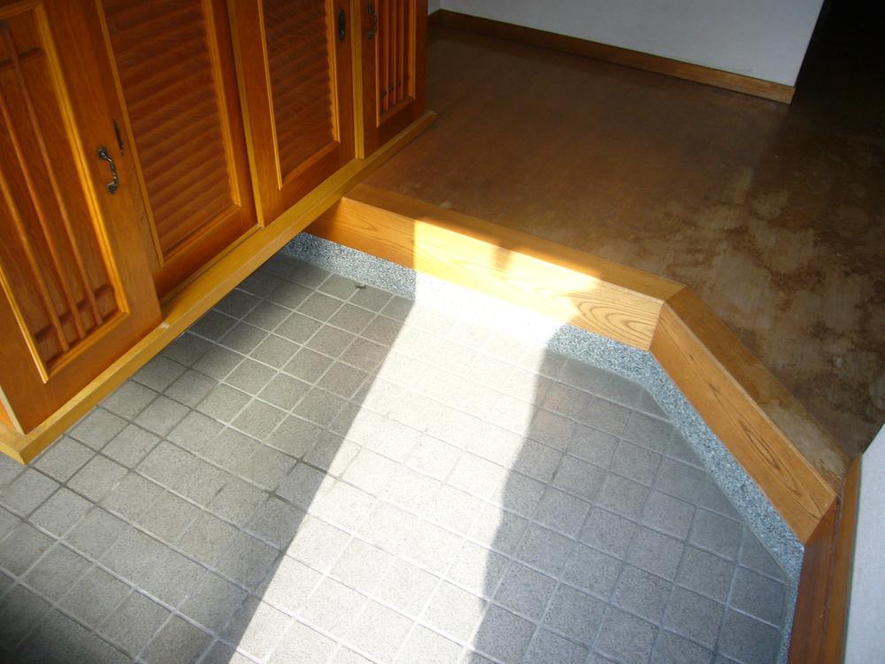 Entrance. Bright entrance!