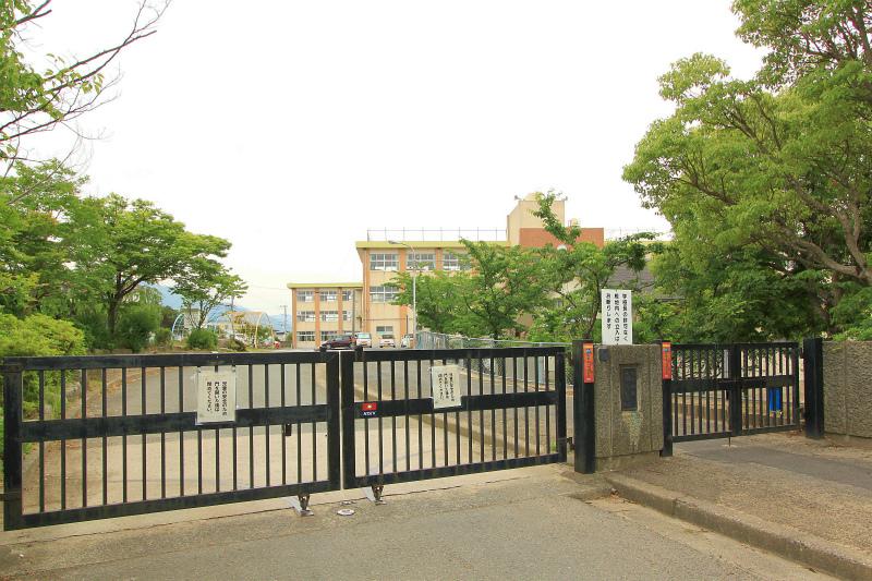 Primary school. Until the middle Minami Elementary School 1837m