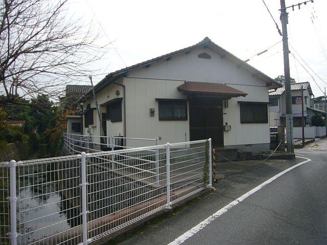 Local appearance photo. Popular one-story Ken!