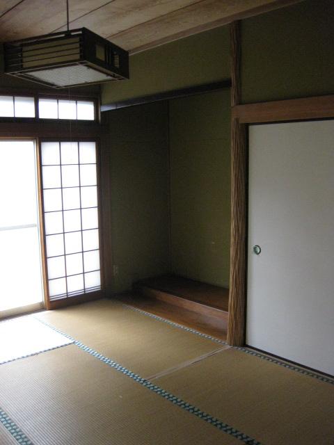 Living. Living next to the Japanese-style room