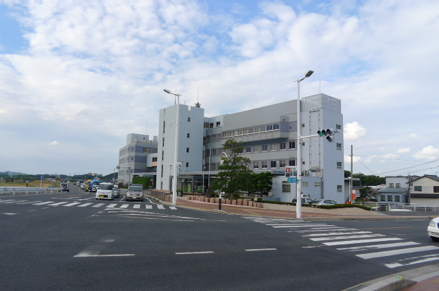 Government office. To an intermediate city hall (government office) 1309m